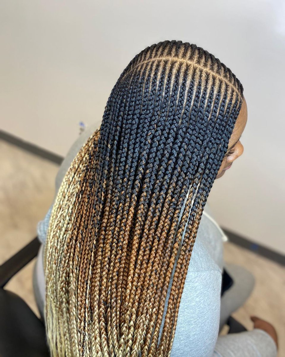 Touchedbytb_'s tweet image. TEDDY for the WIN 🙌🏾 hair provided by @the_braid_collection #layerbraids #middlepartbraids  #ombrebraids  #ombrebraidinghair  #touchedbytb_  #braidingclasses  #braidstyles  #braids #clevelandbraider  #partrefiner💜  #2layers #protectivestyles  #ombre