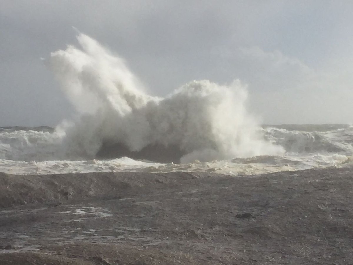 Anthoniszoon's tweet photo. Heavy Westerly wind accompanied with hail — little progress with our works - labour impossible in this weather . https://t.co/WrjB6VJqsJ