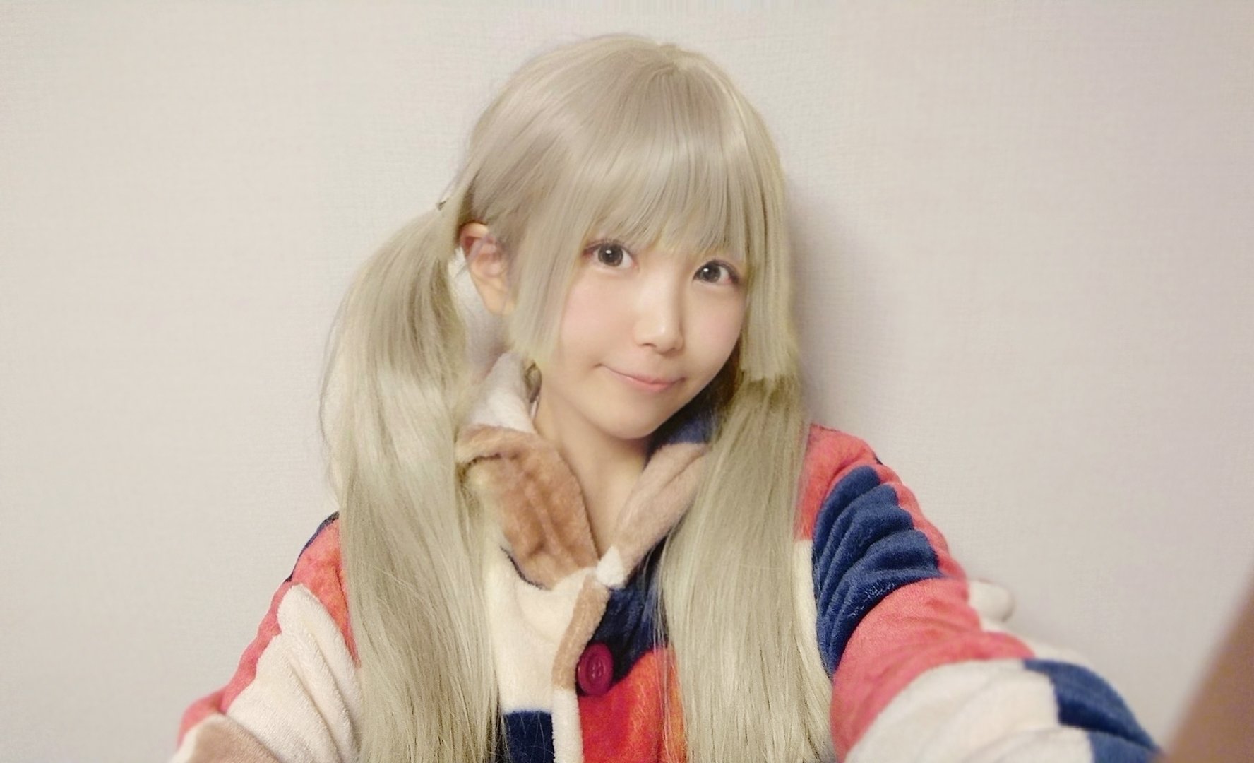 小岩井ことり 1年に1回くらい色んな髪型してみたくなるんですよ D デヘヘ ちなみに元の髪は三つ編みにして服の中に入れています 笑 今日は朝から 銀髪にピンク髪に金髪に と みなさんお付き合いありがとうございました 金髪は狐耳つけたくなりますね 小岩井ことり 1年に1回くらい色んな髪型してみたくなるんですよ D デヘヘ ちなみに元の髪は三つ編みにして服の中に入れています 笑 今日は朝から 銀髪にピンク髪に金髪に と みなさんお付き合いありがとうございました 金髪は狐耳つけたくなりますね