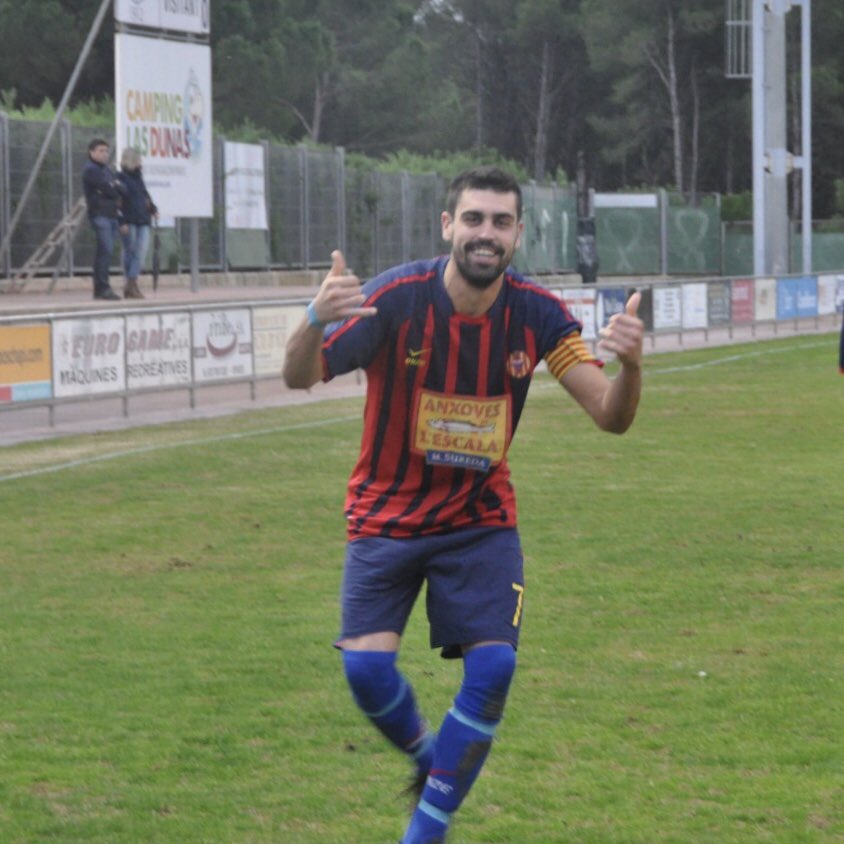 FCLESCALA's tweet photo. Gràcies per tot el que has fet pel nostre club aquests anys, com a jugador, com entrenador i com a membre de la família escalenca. El Nou Miramar serà sempre casa teva, Sort i encerts en aquesta nova etapa. @_Ramirez__22 ❤️💙 https://t.co/a3WiyRTDiu