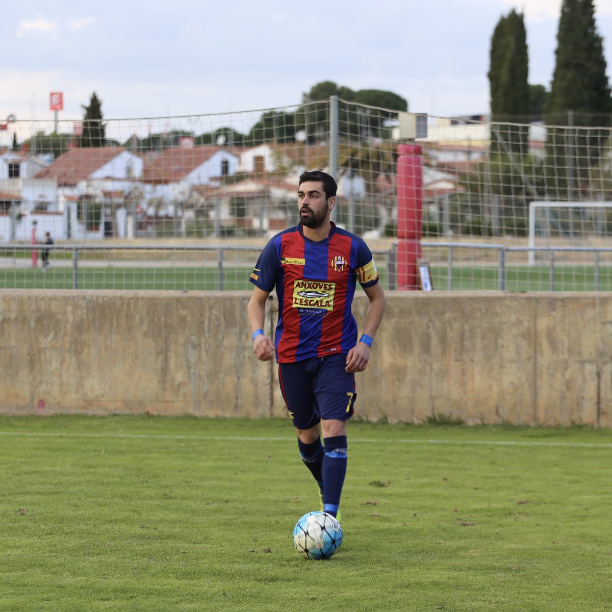 FCLESCALA's tweet photo. Gràcies per tot el que has fet pel nostre club aquests anys, com a jugador, com entrenador i com a membre de la família escalenca. El Nou Miramar serà sempre casa teva, Sort i encerts en aquesta nova etapa. @_Ramirez__22 ❤️💙 https://t.co/a3WiyRTDiu