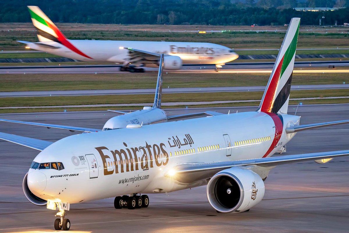 emirates's tweet photo. We restored connectivity to more than half of our pre-pandemic passenger destination network in August. This month, we are flying to over 85 cities around the world.

@DXB #FlyEmiratesFlyBetter #Above_The_Clouds

Images by: @flyrosta, Sonali Zalcman, Peter Bakke https://t.co/NWsi1jbDux
