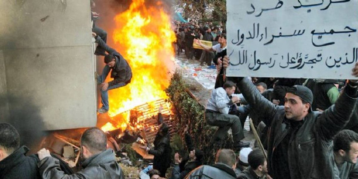 - In popular parlance, "con" is one of the most used words in French society. Getting excited because someone called extremists "con" is either bad faith or an extremist reaction, certainly an attitude for idiots. Take a look at these photos 