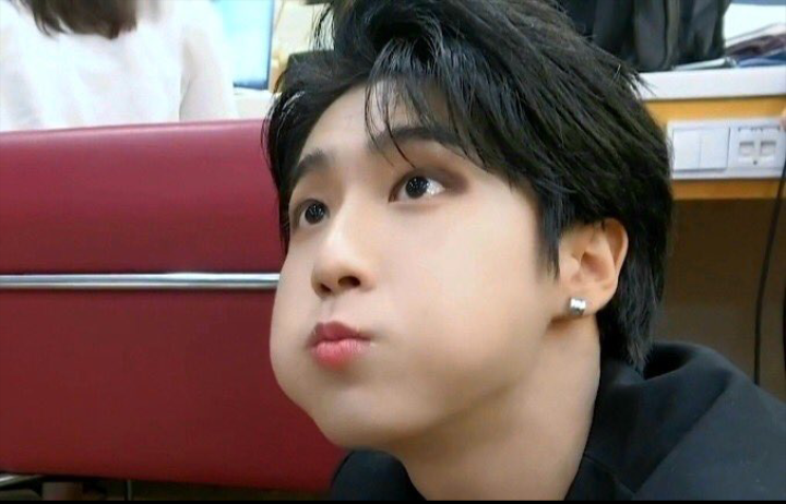 PEACHYYTAES's tweet photo. HAPPY BIRTHDAY HANNIE!!๐ฟ๐๐ฅบ๐
#HappyHanDay
#HanOfAKind
#์์คHAN_์ง์ฑ์_์์ผ์ถํํ๋ค
#HanInAMillion https://t.co/6jiMD8ZlYs