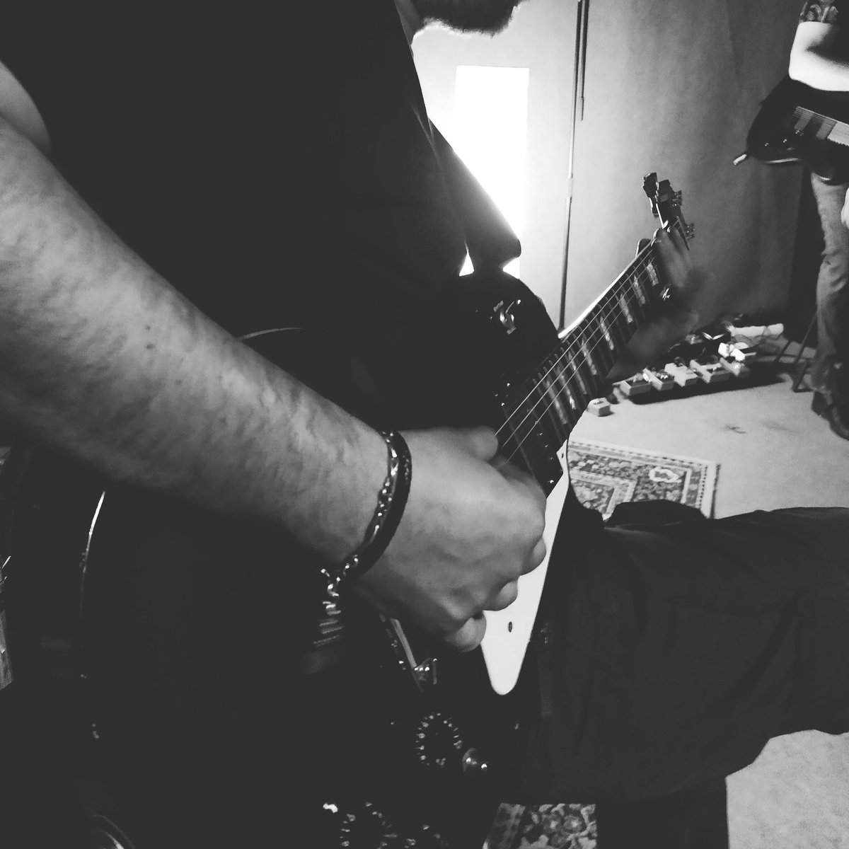 Working on those guitar riffs.
.
.
.
.
#stonerRock #desertrock #desertmusic #heavymetal #heavymetalmusic #heavymetalband #heavymetalbands #metal #metalmusic #metalband #rock #rockmusic #rockband #hardrockmusic #icelandicrock
#icelandicmusic #guitarist