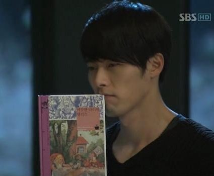 September in the secret garden -books are important in sega & a lot happens in kjw's libraryalice in wonderland played a center role, continued the "Hyun Bin effect" that started in sam soon w/Momo & shot to the top of the best sellers list in SK after appearing in sega