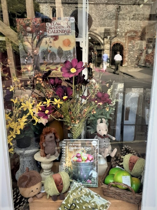 Heritage Open Days are underway creating lots of interest, great to see so many people walking the trail. #winchesterindependents  #supportindiewinch @winchesterindependents 
#heritageopendays #winchesterhods tag @winchesterhods  
#shopsmall #shoplocal #campaignshopindependent