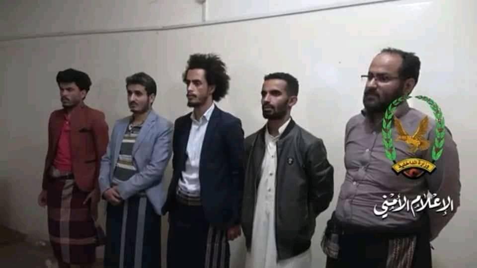 الخمسة الذين قاموا بقتل عبدالله الأغبري سيتم إعدامهم يوم الثلاث تعزيرا بالرصاص وهذا الحكم صادر من المحكمة العليا 
ولانامت أعين الجبناء والمرتزقة