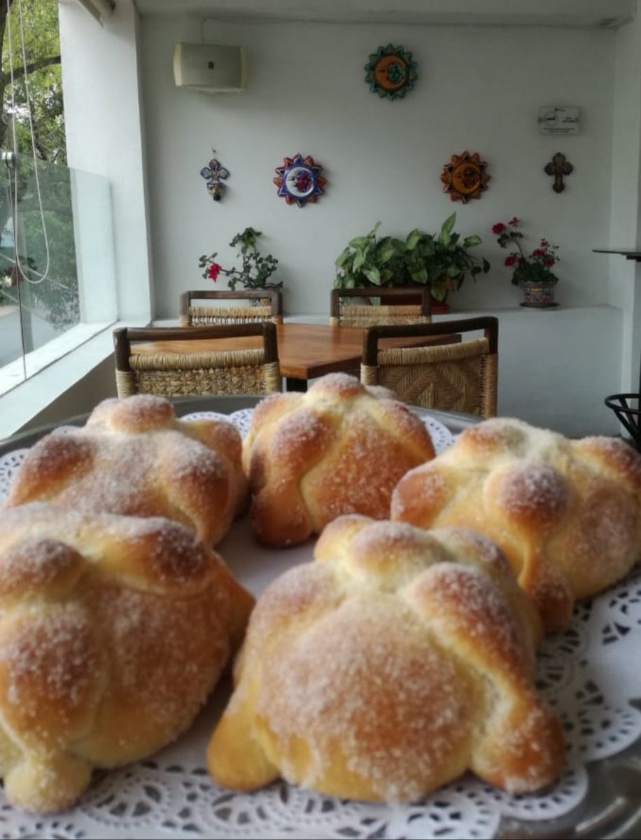LasMercedesCDMX's tweet photo. Quienes aman el Pan de Muerto no tienen que esperar. En @LasMercedesCDMX ya lo pueden disfrutar todas las mañanas. #restaurantemexicanozonapolanco #restaurantemexicano #pan #pandemuerto #panaderíaartesanal #panaderiatradicional https://t.co/CLc7H5WE3i