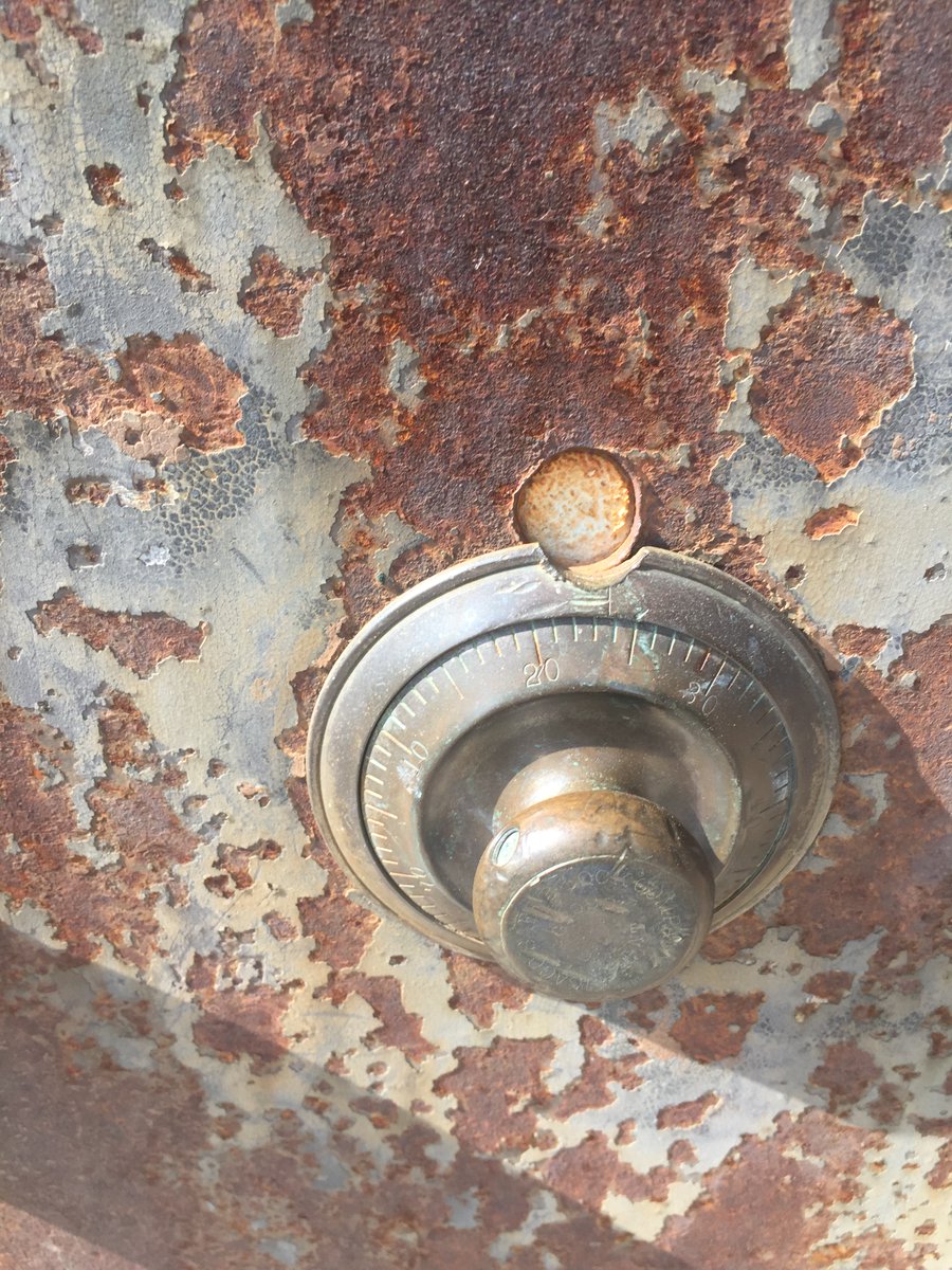 BandEAtoZ's tweet photo. Maybe back in the day when #locksmiths had to respond to locked out brontosauruses all they had were 26mm stone drills? If I have to drill on the front of a safe I am usually using a 3mm bit nowadays. #safeengineers #safetechnician https://t.co/95uqFCDYJz