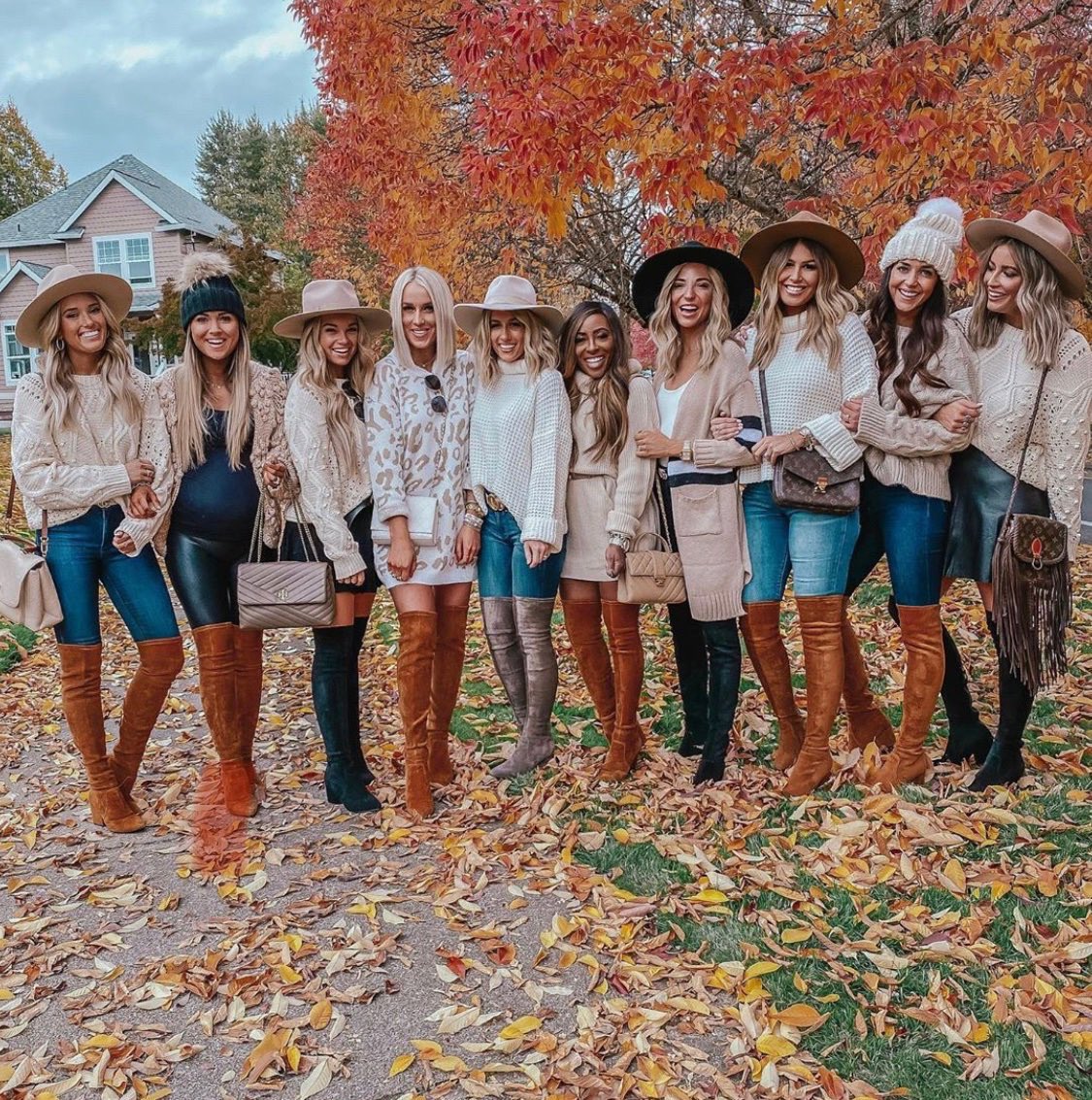 Apple picking with Mickinleigh, Tinslayeigh, AddisonnLeigh, CaucasiAnn, Anteigh-Vaxxtyon, Payzleigh, Leighleigh, Peighyton, Mississippeigh, and Jessica.. god is good💞🍎🍂