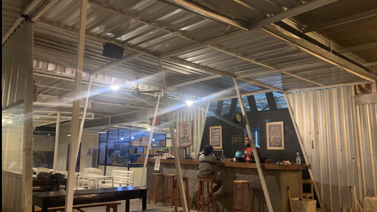 andivox's tweet photo. Yang domisili Jogja, mampir-mampir ya ke markas Institut Musik Jalanan Jogja. Bisa ngopi-ngopi, ngobrol soal musik dan pastinya ada akustikan dari militan IMJ Yogyakarta. 

Alamat : Jembatan Merah, Gejayan. https://t.co/9QvvvFkbPK