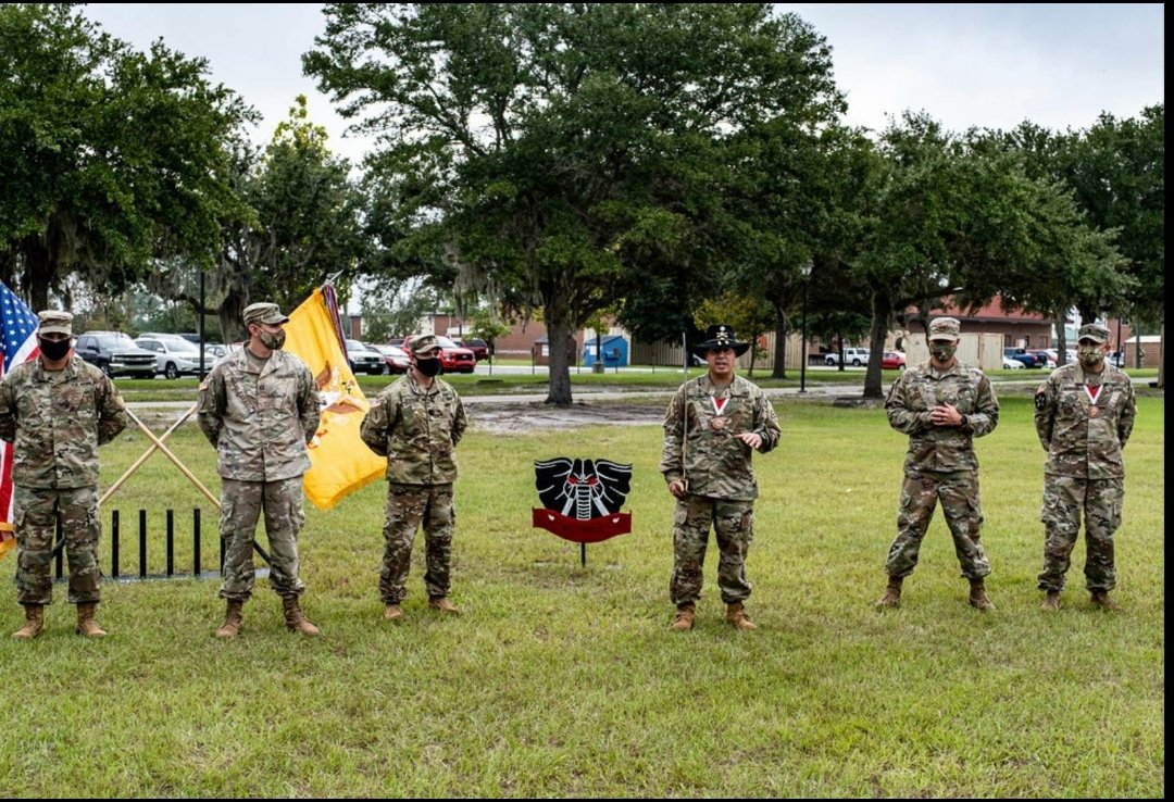 Desert_Rogues's tweet photo. (1/3) Order of St. George Bronze Medallion and Order of St. Joan D'Arc Medallion ceremony before HQ company change of command. #Wepierce #raidersfirst #ROTM https://t.co/cNlI1nOhLu
