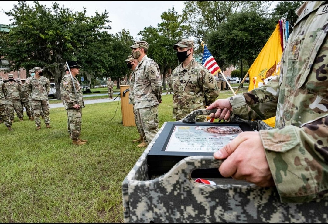 Desert_Rogues's tweet photo. (1/3) Order of St. George Bronze Medallion and Order of St. Joan D'Arc Medallion ceremony before HQ company change of command. #Wepierce #raidersfirst #ROTM https://t.co/cNlI1nOhLu