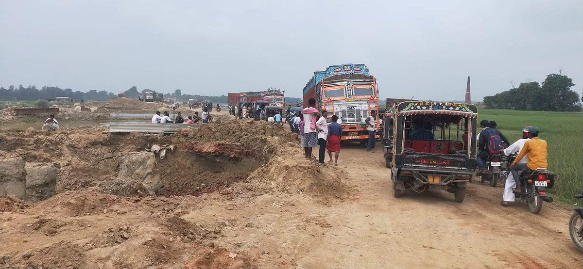 dr_ekant's tweet photo. @nitin_gadkari @PMOIndia
#NH104
Giving road tax,toll tax, income tax but we get muddy flodded roads.
see the condition of #NH104,almost more than 3yrs still no progress
@nitin_gadkari kuch toh kijiye sriman ya election se phele kuch aswasan denge ya congress ko blame karenge https://t.co/MnFT1YSrHr