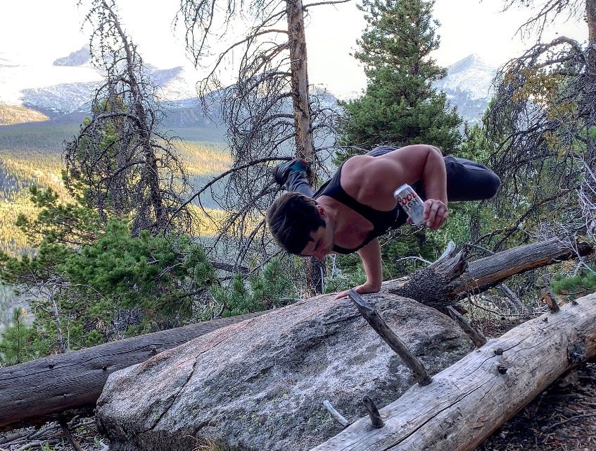 Doing a one-arm baby freeze with @CoorsLight in the Rockies https://t.co/qatuewDqlp