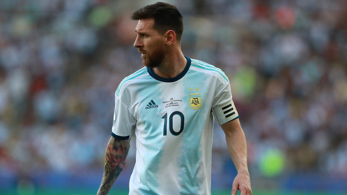 Messi is the player with the most assists in a single Copa America tournament (5).