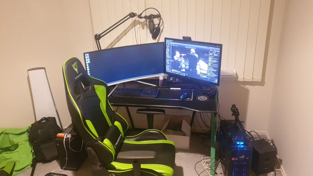 DutchyLive's tweet photo. where all the magic happens :)

#computerart #widemonitor #scuff #IRL #twitchaffiliate https://t.co/Z4bb6QvAAx