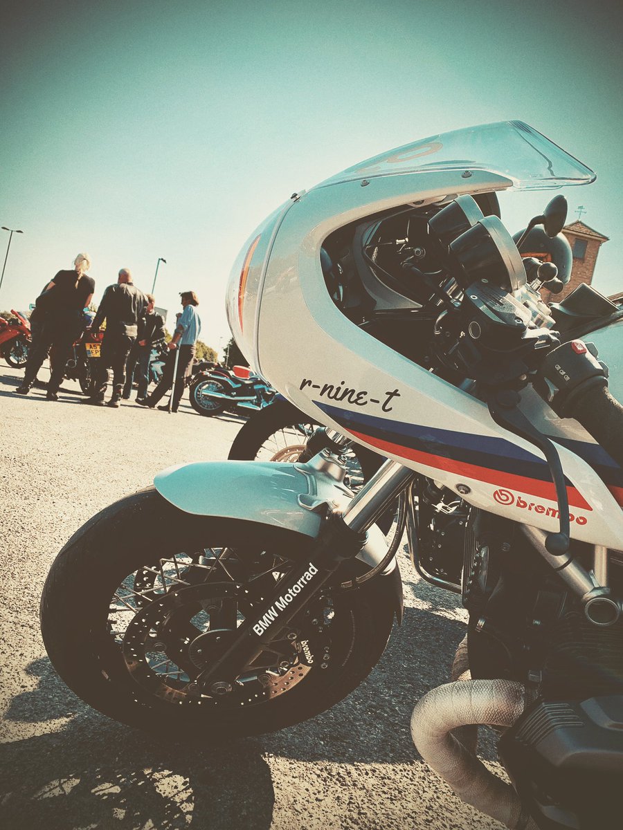 photo_nc's tweet photo. Great sunny ride out with the @BMWMotorrad #r9t #racer along the twisties around #oxon earlier. Quick stop off at #HCafe too https://t.co/o5voEoSDfc