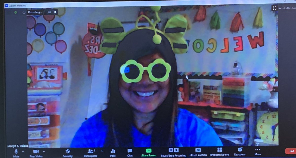 jocelynsv's tweet photo. ✔️1st week of virtual school ♥️Loved seeing all the smiles from my firsties when some friends came to visit my virtual classroom! Just keeping my little cubs engaged!  @HaymarketCubs #FirstGradeTeachersHaveMoreFun https://t.co/uTObNhCj9Z