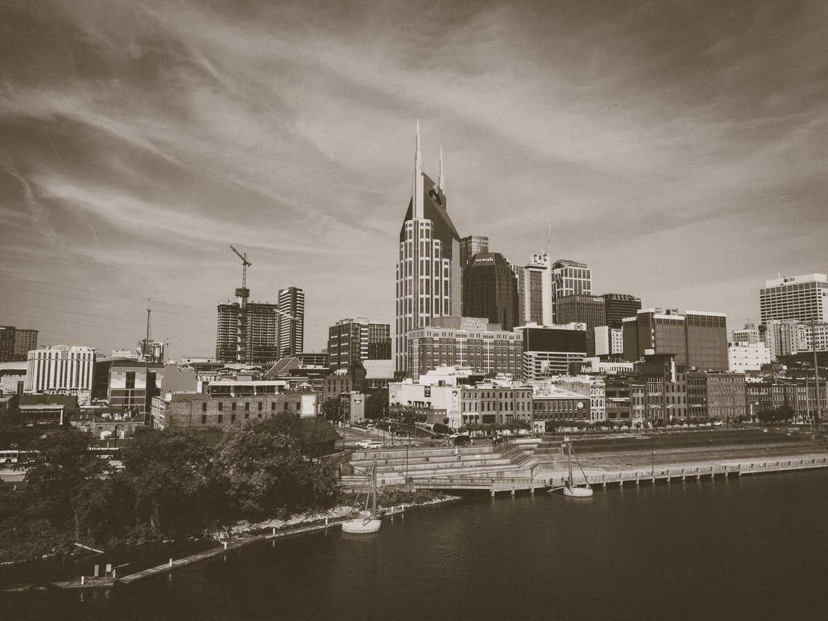 It’s a dreary day in the 615... perfect Sunday to hang inside, watch TV and spend time with family and friends!!

 #project615 #Nashville #SundayFunDay
📸 - <a href="/randyalan99/">Randy Alan</a>