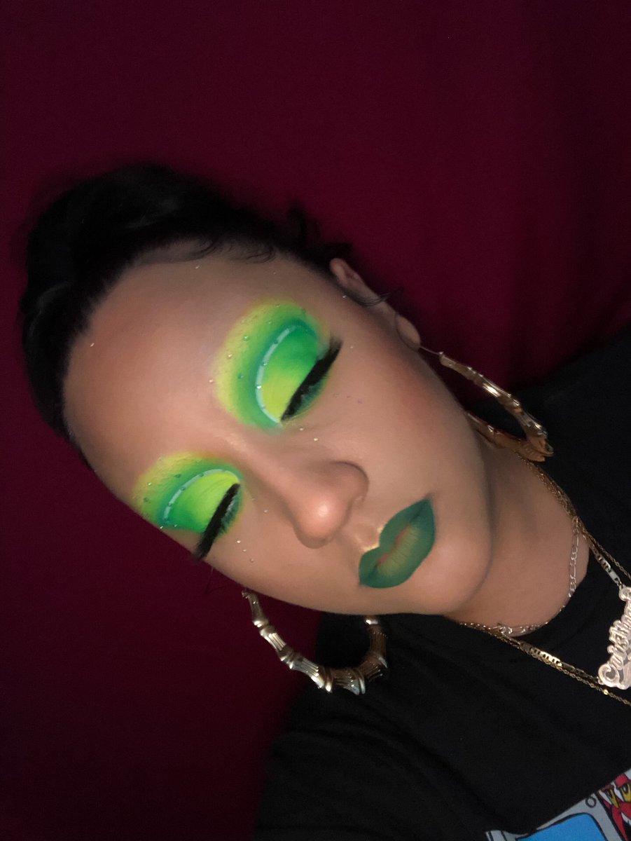 Lemon lime zest 🍋 

Product deets:

@fruitscosmetics 
-Coconut base 🍎
-Fruit melody palette 🍎

@TheCrayonCase @WuzzamSupa 
-The matte book - contour🖍
-Watch me blush palette- old banana & tangerine 🖍
-Matte Stix - Lucci & Pablo 🖍

#futurecrayoncutie #futurefruitsbabe