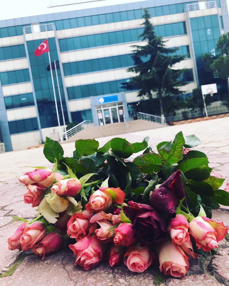 #BurasıBizde Ziya öğretmenim. Gözünüz arkada kalmasın.
<a href="/tcmeb/">Millî Eğitim Bakanlığı</a> <a href="/ziyaselcuk/">Ziya Selçuk</a> <a href="/drazizyeniyol/">Dr. Abdülaziz YENİYOL</a>  <a href="/sbadilli/">Sıddık Badıllı</a> <a href="/YalovaMem/">Yalova İl Millî Eğitim Müdürlüğü</a>