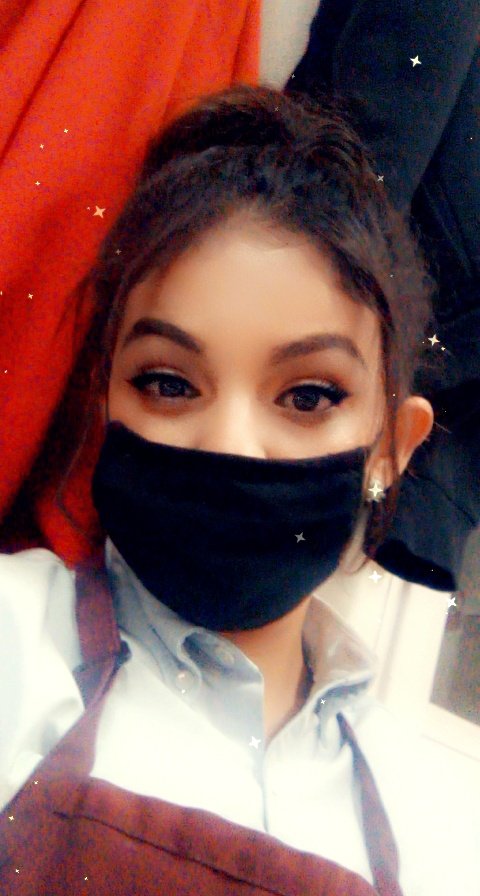 Rodriguez___14's tweet image. Hi. I'm Gabby. I'll be your server today on this fine Sunday morning 🤑☀️