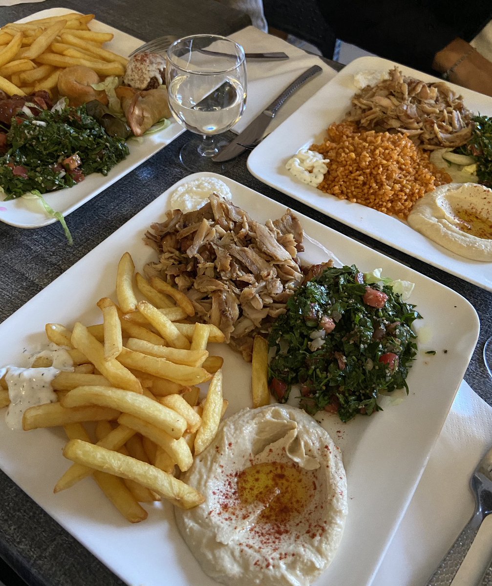 84- Le Sultan vers Place Kléber -> libanaisHalal + ouvert en continuLes plats sont entre 9.50€ & 15€ environ (cf photo)Prenez l’assiette chawarma, elle est 