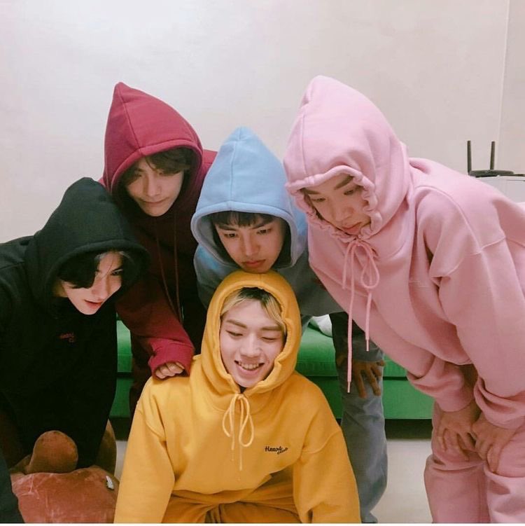 LetsTalkBangtan's tweet photo. @sammisfanbands @lgbtseokie @Mirjin02 @Monoisthebest1 My favorite song is Clover 🥺💗 
I chose this photo bc this YouTube video was the first time I saw A.C.E and I’ve been in love ever since 🥳 https://t.co/Fal42XM4BQ