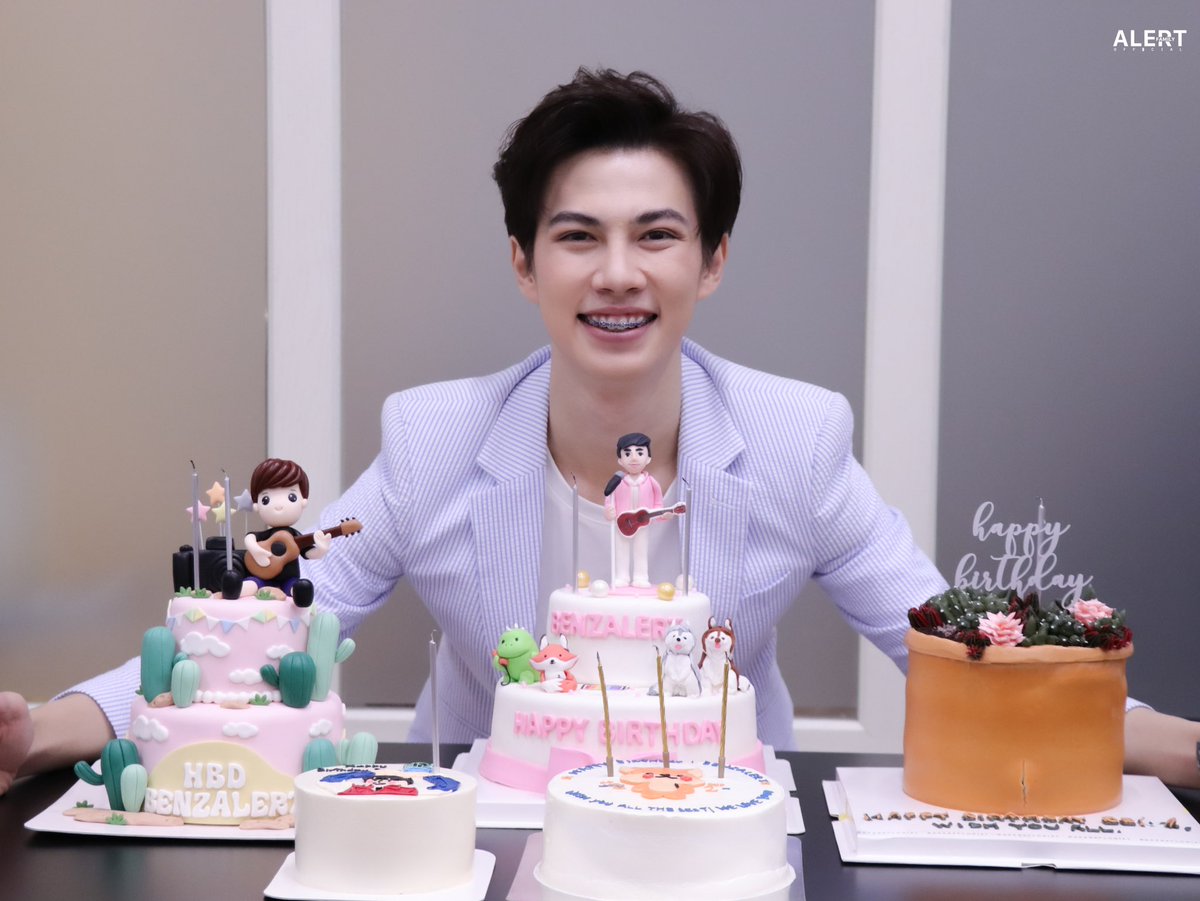 benzalertfamily's tweet image. สำหรับงานวันนี้ทางทีมงานทุกคน ขอขอบคุณฟค.ทุกๆคนที่มาร่วมสร้างความทรงจำที่ดีด้วยกันและฟค.ที่ส่งกำลังใจให้คุณอเลิ๊ตจากทางบ้านนะคะ หากภายในงานมีความผิดพลาดประการใดต้องขออภัยมา ณ ที่นี้ด้วยนะคะ 
ยินดีรับทุกคำติชม และจะนำไปพัฒนาในงานต่อๆไปนะคะ 
ฝันดีนะคะทุกคน 🥰
#Alertbirthday22nd