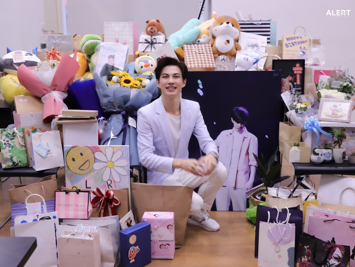 benzalertfamily's tweet image. สำหรับงานวันนี้ทางทีมงานทุกคน ขอขอบคุณฟค.ทุกๆคนที่มาร่วมสร้างความทรงจำที่ดีด้วยกันและฟค.ที่ส่งกำลังใจให้คุณอเลิ๊ตจากทางบ้านนะคะ หากภายในงานมีความผิดพลาดประการใดต้องขออภัยมา ณ ที่นี้ด้วยนะคะ 
ยินดีรับทุกคำติชม และจะนำไปพัฒนาในงานต่อๆไปนะคะ 
ฝันดีนะคะทุกคน 🥰
#Alertbirthday22nd