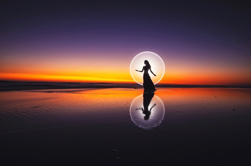 my71mag's tweet photo. The Art of Light ✨✨ Creating new worlds with @ericpare: https://t.co/I1dxJft5P9 #ericpare #lightpainting #art #photography #71magazine #my71mag #styleissue #artslesstraveled https://t.co/DfNcg4AmoV