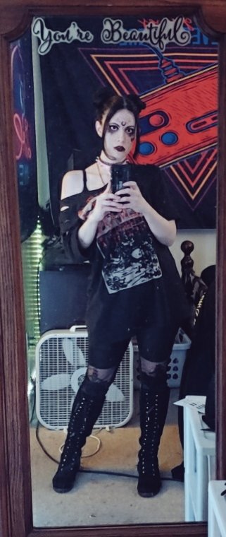 My outfit that day make me feel like a queen ^,..,^ #gamergirl #ood  #vampirestreamer #bloodstreamer  #vampiregoth #alternativemodel #gamermodel