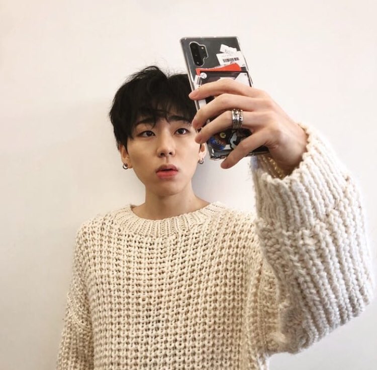 BlockBClubTH's tweet image. 🧁09/14🧁 ZICO’S DAY 🍾

ขอให้อูจีโฮของพวกเรามีความสุขมากๆ สุขภาพแข็งแรง กลับมาอย่างปลอดภัย และขอให้มีคนรักคนชื่นชอบในผลงานมากขึ้นและมองเห็นความจริงใจของจีโฮ แบบที่พวกเราบีบีซีเห็นมาตลอด 9ปี Happybirthday 😊

#내_생에_가장_사랑스러운_지호야
#HappyZicoDay #ZICO @ZICO92