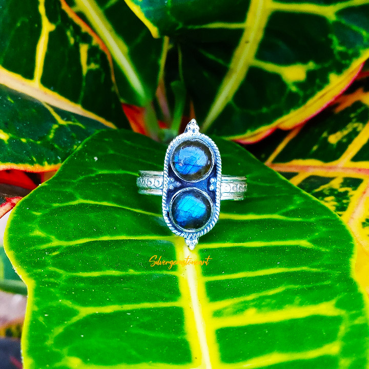 PriyaSh91439018's tweet photo. Natural Labradorite Ring
Buy At
https://t.co/oqsrld1jkA
#labradoritering #labradoritejewelry #925silverring #labradoritesilverring #silverlabradoritering #giftforher #bluestonering #healingring #eengagementring #midiring #giftideas #wife #usa #uk #germany #australia #bohoring https://t.co/CVWNcWighG