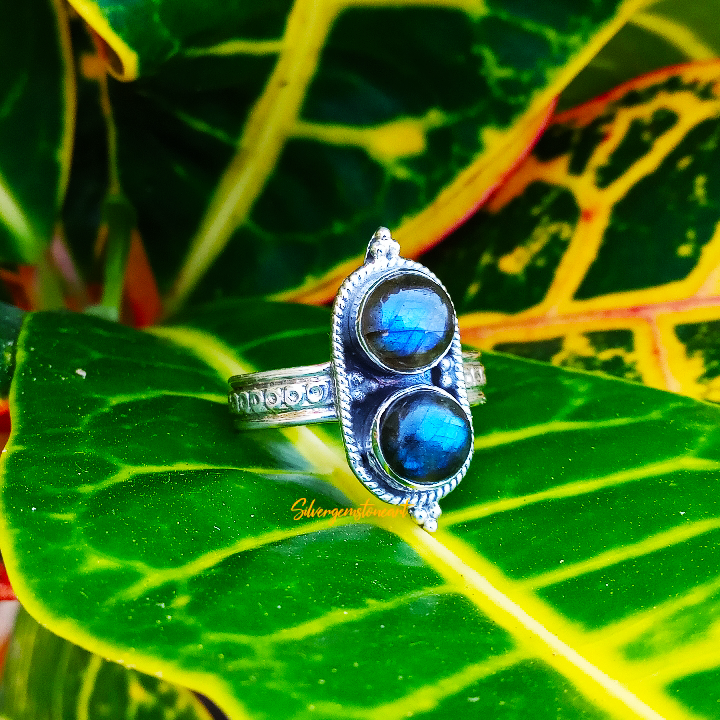 PriyaSh91439018's tweet photo. Natural Labradorite Ring
Buy At
https://t.co/oqsrld1jkA
#labradoritering #labradoritejewelry #925silverring #labradoritesilverring #silverlabradoritering #giftforher #bluestonering #healingring #eengagementring #midiring #giftideas #wife #usa #uk #germany #australia #bohoring https://t.co/CVWNcWighG