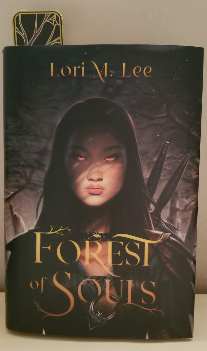 itsjerxiong's tweet photo. So happy to have finished @LoriMLee book! Lots of things happened this summer so I didn't get to it until recently. This series is exciting and I can't wait for the next one! Also, I was so happy every time I read something Hmong-related like the food and outfits and names. ❤ https://t.co/6pGuTij765