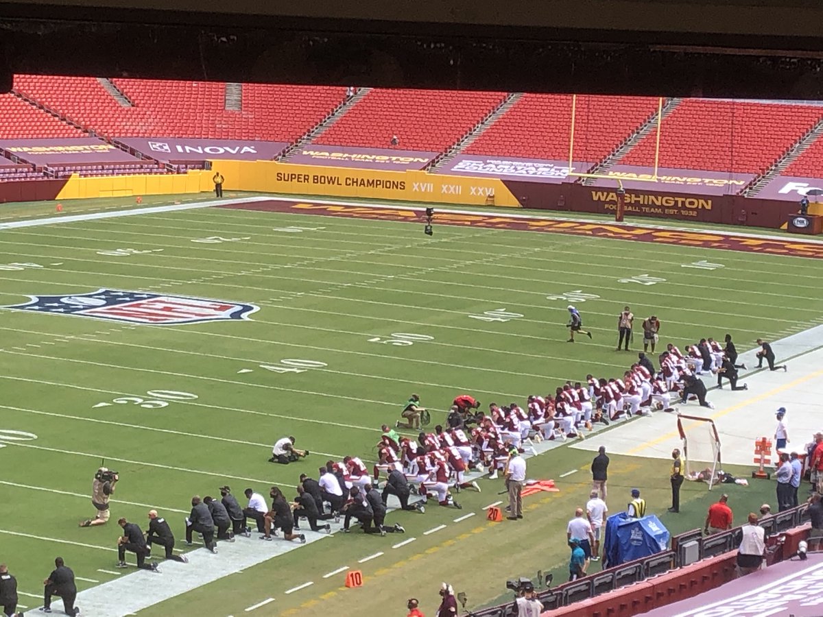 barrysvrluga's tweet photo. The entire Washington Football Team kneels together. https://t.co/bUrSjOJDYc