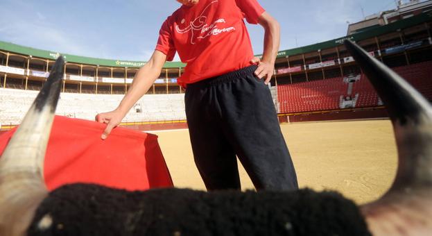 Los alumnos de la Escuela Taurina de Murcia no denunciaron los presuntos abusos por miedo a frustrar su carrera tendidodesol.com/post/4986/los-… a través de <a href="/Tendido_de_Sol/">Tendido de Sol</a>