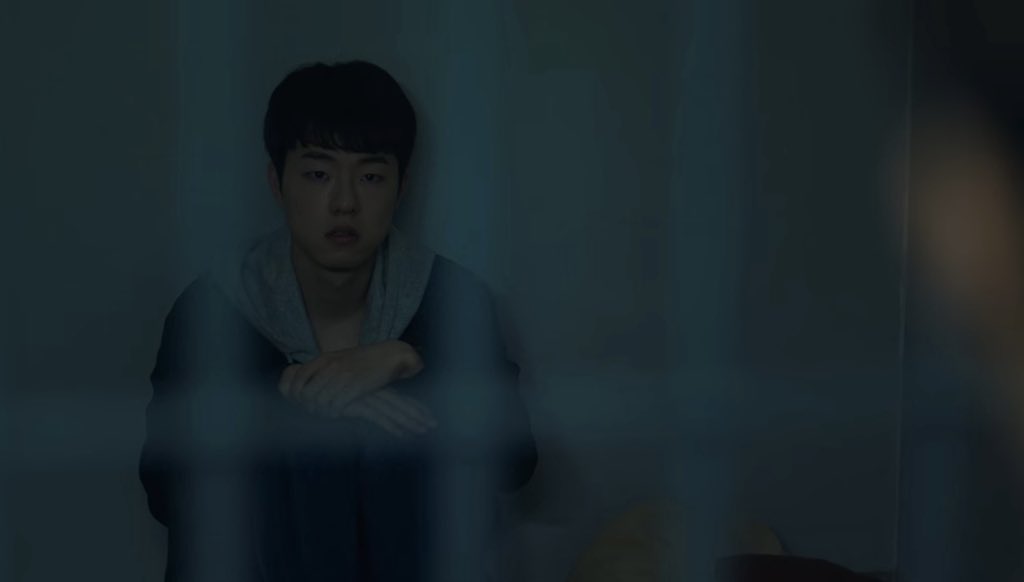 He was just seen again staring at Hu Jeong in front of his cell. The way he was standing there was creepy asf. Why was he there when everyone else’s are searching for SDJ? But then, it could be that he’s the one assigned to look after him right?