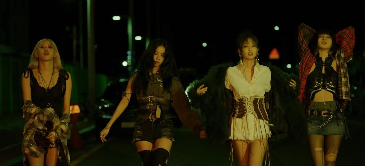 𝓓𝓪𝓿𝓮𝔂's tweet - "THEY ARE THE MOMENT. LOVESICK GIRLS ARE COMING! @BLACKPINK " - Trendsmap