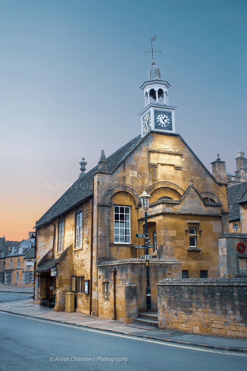 AlisonC24426188's tweet image. Chipping Campden Town Hall©️. shop.photo4me.com/870638 &amp;amp; fineartamerica.com/featured/chipp… &amp;amp; alisonchambers2.redbubble.com &amp;amp; alisonchambers.picfair.com #photoforme #fineartamerica #redbubble #picfair #chippingcampden