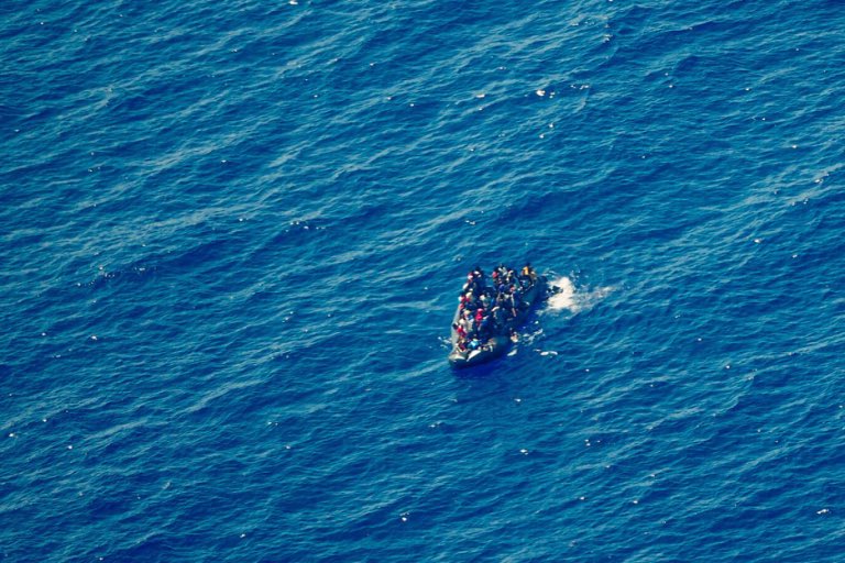 A shipwreck in the making:On 22/09, a boat in distress with 86 people alerted  #AlarmPhone. It took ~12 hours for the so-called Libyan Coast Guard to intervene. The people said that 4 people fell in the water but it is unclear if they are missing or returned to the boat.