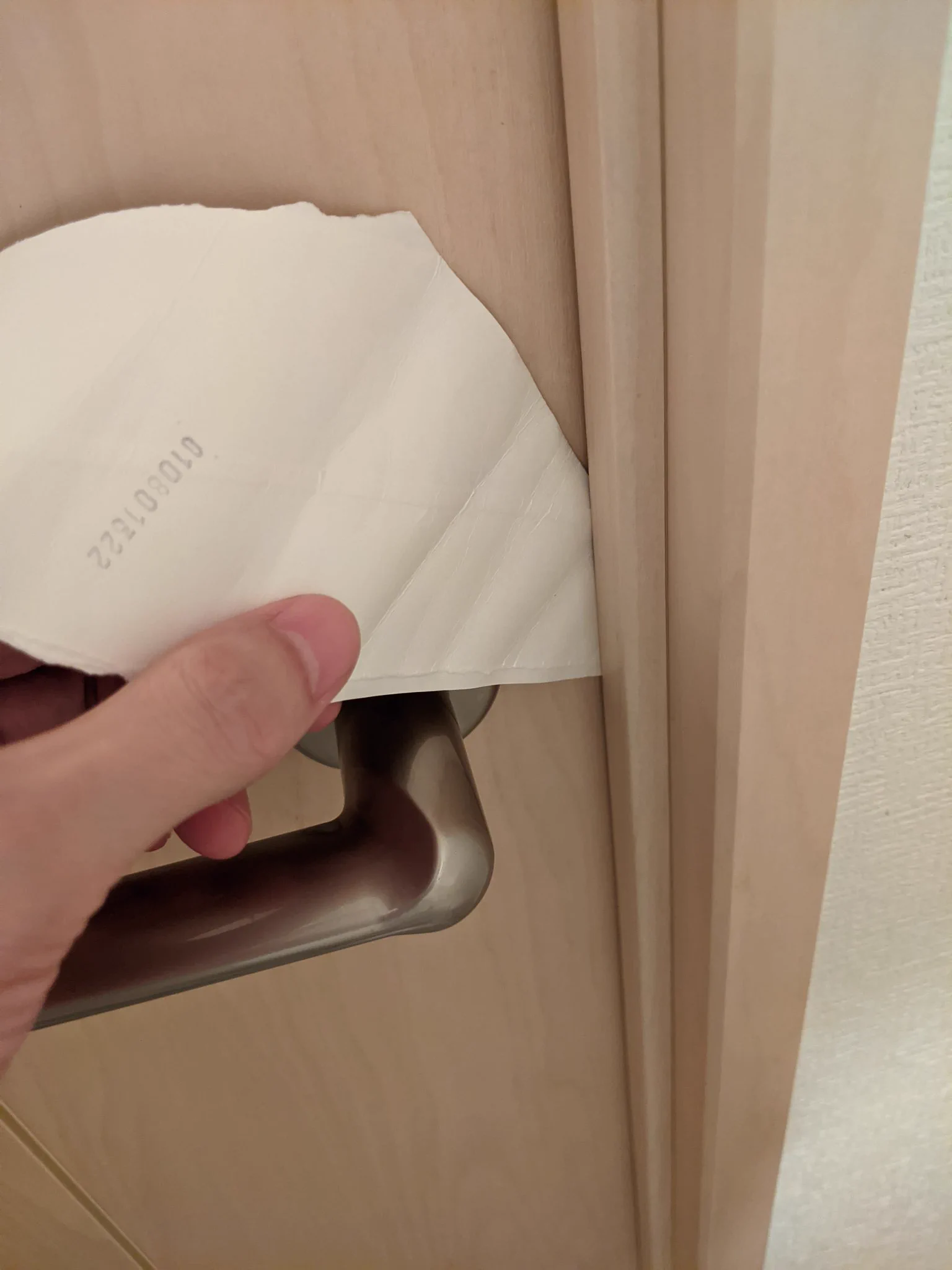 知っておくといつか役立つかも？トイレに閉じ込められたときの脱出法！