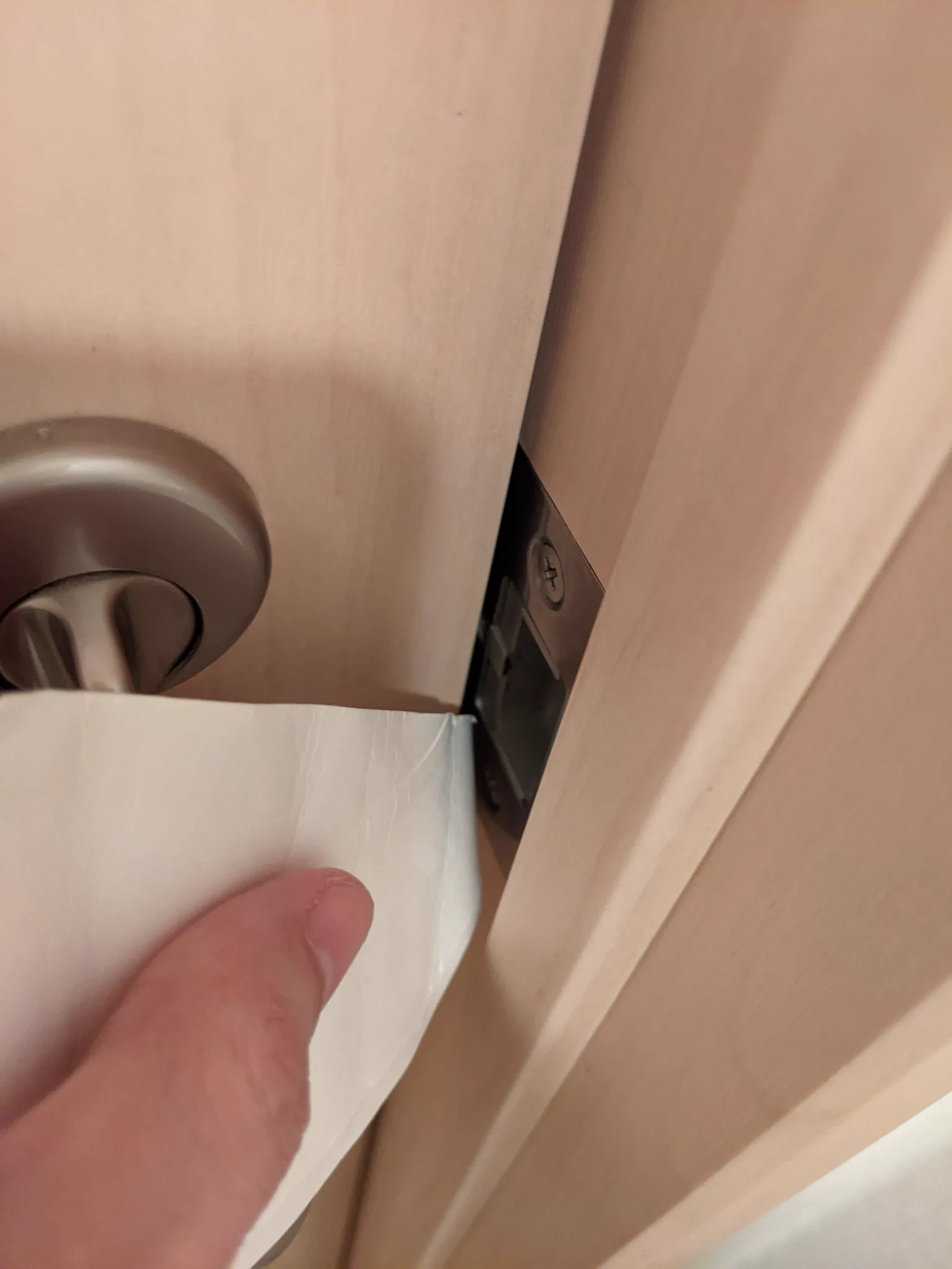 知っておくといつか役立つかも？トイレに閉じ込められたときの脱出法！