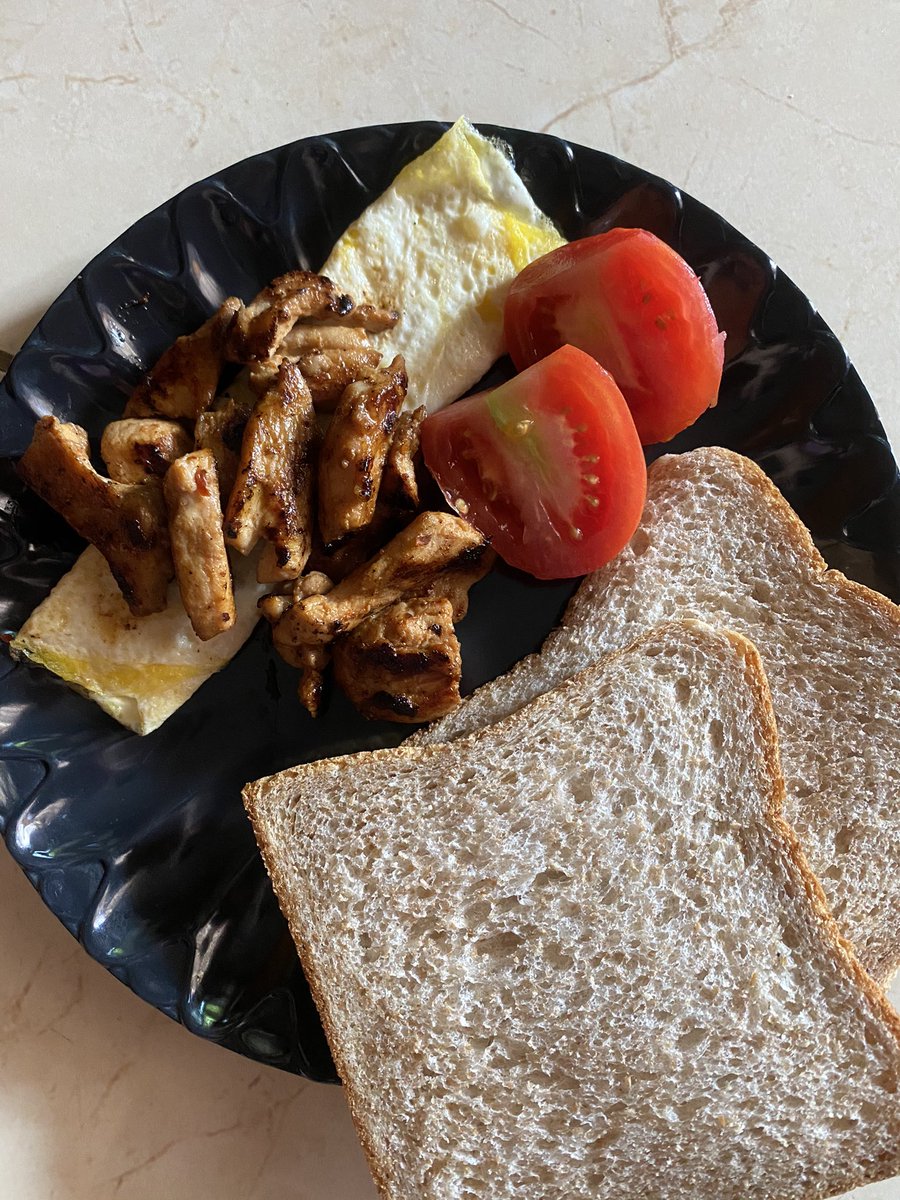kalau org yg melihat "makanannya orang barat beda, 4 sehat 5 sempurna 6 bangkrut"

gue sebagai yang memakan lebih baik nasi padang 1 bungkus pake rendang telor dadar kuah sayur kuningnya sambel cabe ijo🤤
