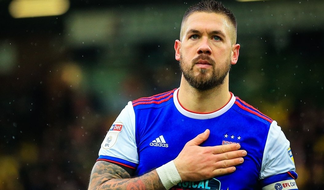HAPPY BIRTHDAY TO 
LUKE CHAMBERS! 
CAPTAIN FANTASTIC! 