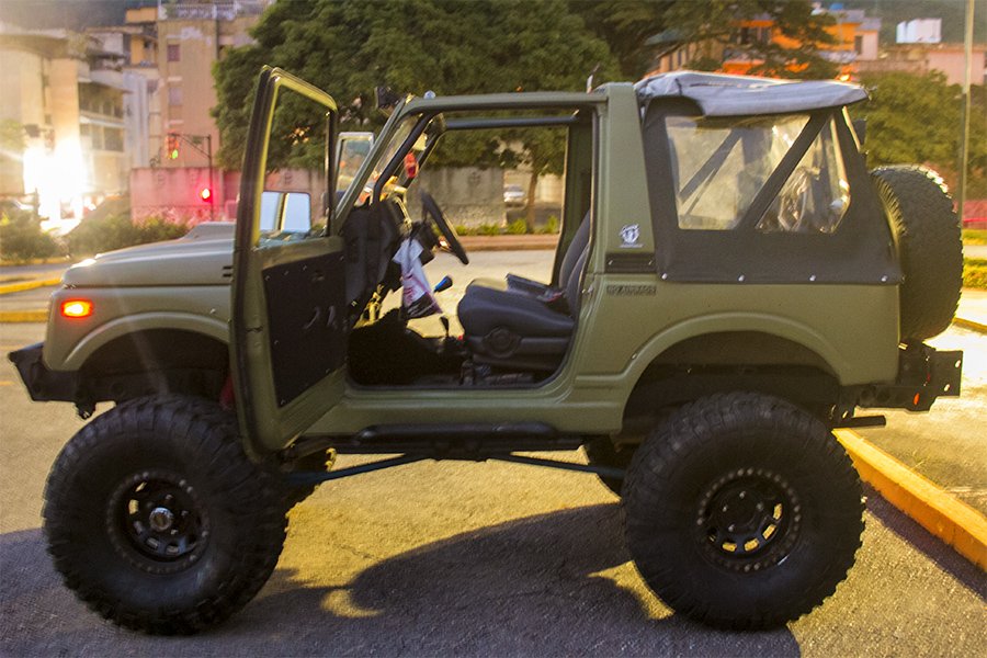 VisualArmy's tweet photo. La Zuka #zuk #samurai #sj413 #rockcrawler #suzuki #rockyroadoutfitters #lowrangeoffroad #trailtough https://t.co/198eOkdzrH