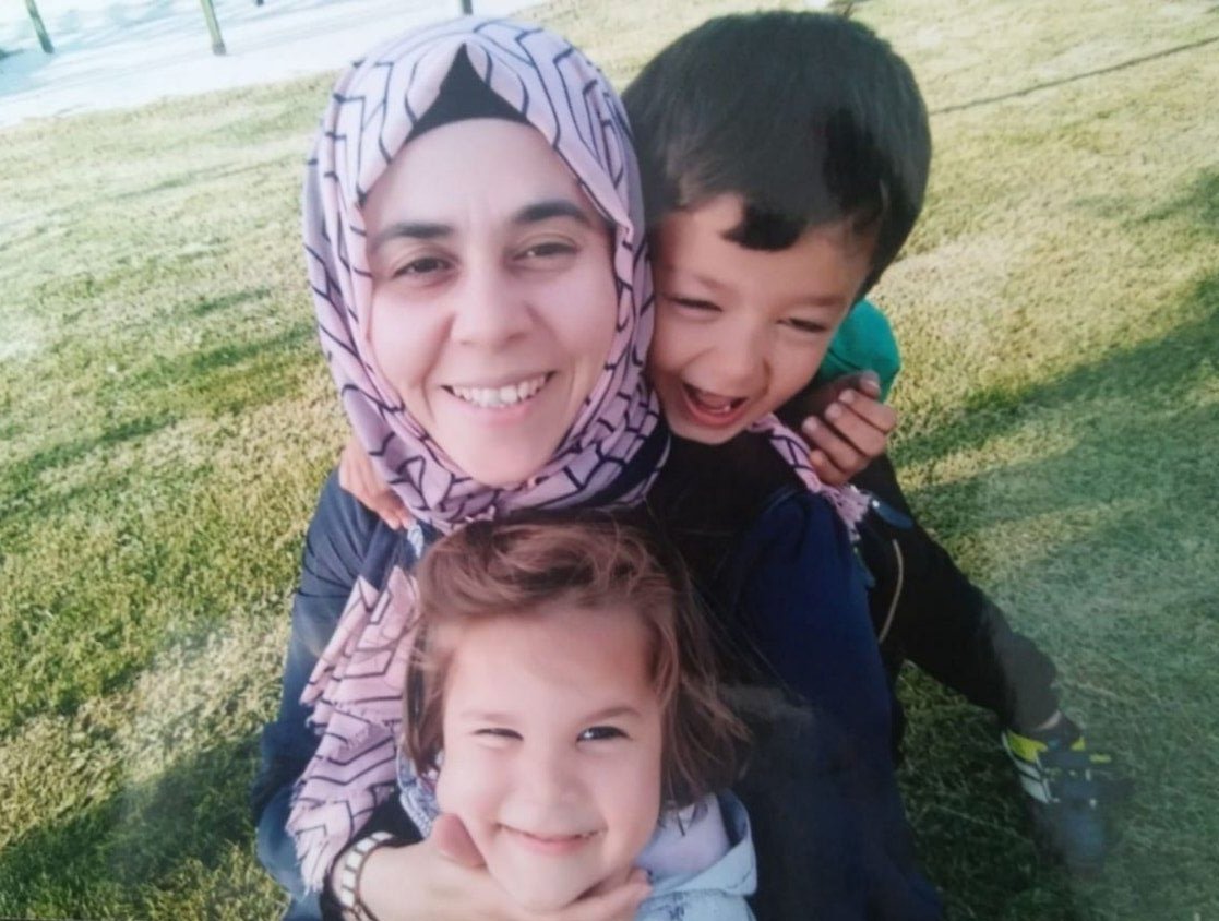 karpatli77's tweet image. Allahım bu anneyi evlatlarına kavuştur